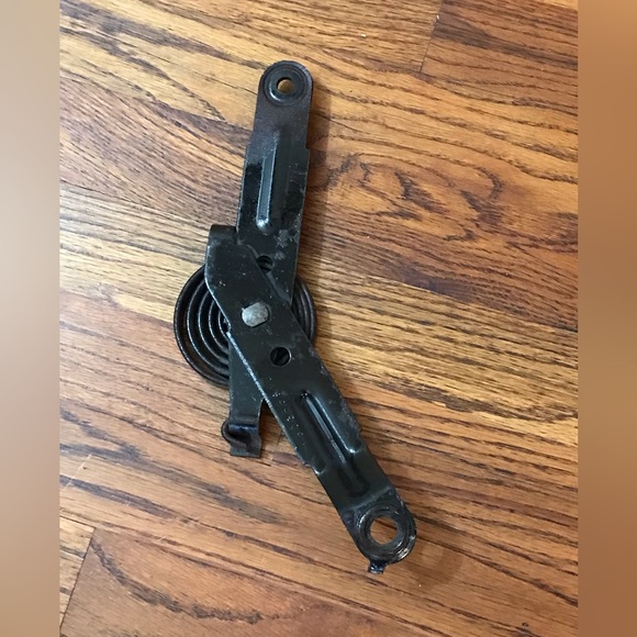 Hood Hinge Spring Left Driver Chevy GMC Silverado Yukon Sierra 15035591 Tahoe Su - Picture 12 of 12